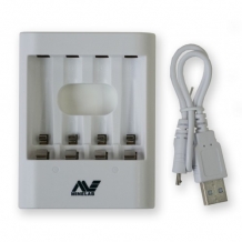Зарядное устройство Minelab для аккумуляторов AA / AAA на 4 шт. с USB-кабелем